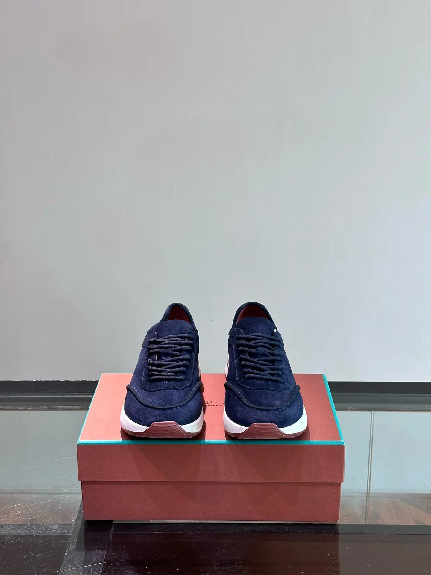Factory price: 540💰Loro men's shoes💰iana niche Loro classic jogging shoes, men's lace-up casual shoes and sneakers, high-quality lightweight and comfortable fabrics, suitable for outdoor leisure, the color scheme is young and energetic, and it looks great with sportswear or casual suits! Size: 39-46 (customized sizes of 45 and 46 are non-refundable)